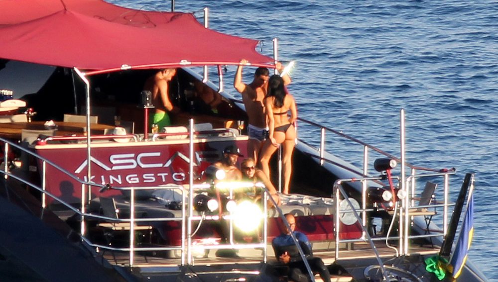 EXCLUSIVE: Cristiano Ronaldo enjoys the sun the ocean and the company of some female friends as the Real Madrid Supper Star is seen aboard a boat in Ibiza Spain Pictured: cristiano ronaldo and girls Ref: SPL1294677 030616 EXCLUSIVE Picture by: Silvia & Sergio / Splash News Splash News and Pictures Los Angeles: 310-821-2666 New York: 212-619-2666 London: 870-934-2666 photodesk@splashnews.com 