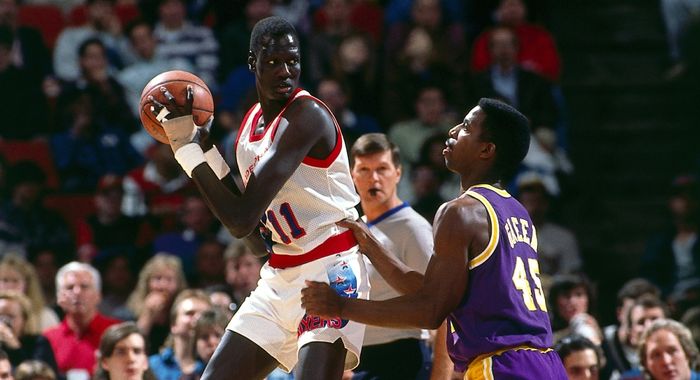 ÎÏαν Ïο NBA εξαÏαÏήθηκε: Î ÏηλÏÏεÏÎ¿Ï ÏαίκÏÎ·Ï ÏÏον κÏÏμο ÎÏαιξε 10 ÏÏÏνια με ÏεÏÏικη ηλικία