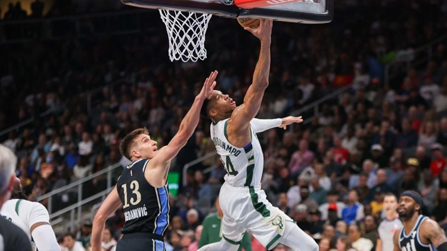 Giannis Hawks 063336