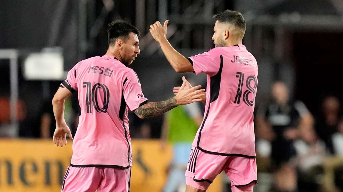 Lionel Messi Jordie Alba 1 2129111 1717294352221