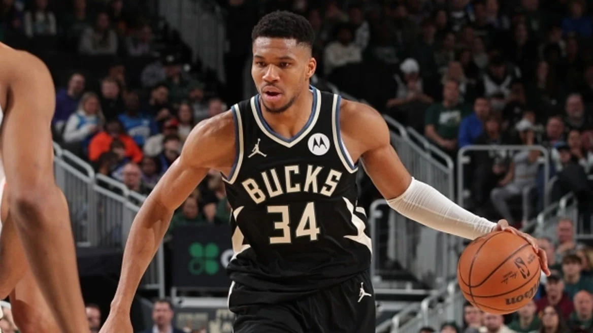 Giannis Antetokounbo To Nba Dimosiefse Vinteo Mias Oras Me Ta 251 Karfomata Tou Sti Sezon 2023 24