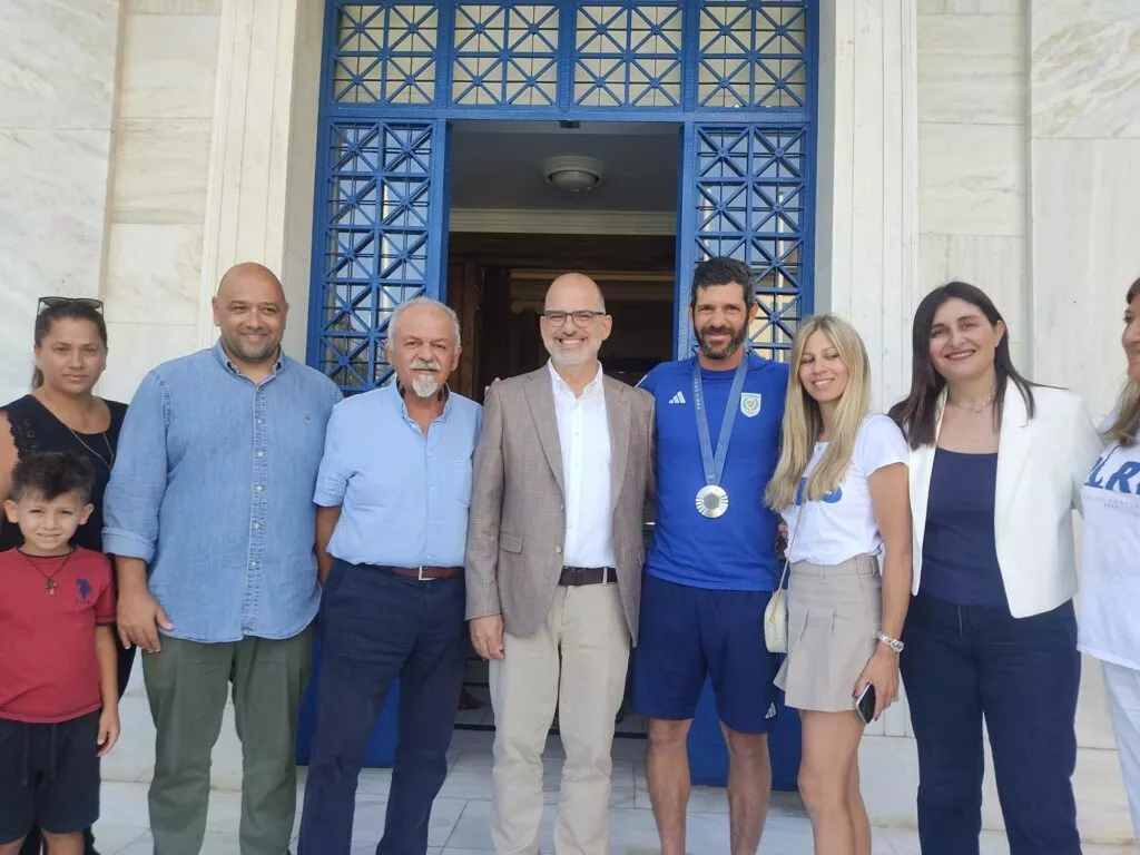 Mia Agkalia I Lemesos Ston Olybioniki Tis Pavlo Kontidi Thermi Ypodochi Apo Tin Poli Tou Thalassoporou Eikones Vinteo
