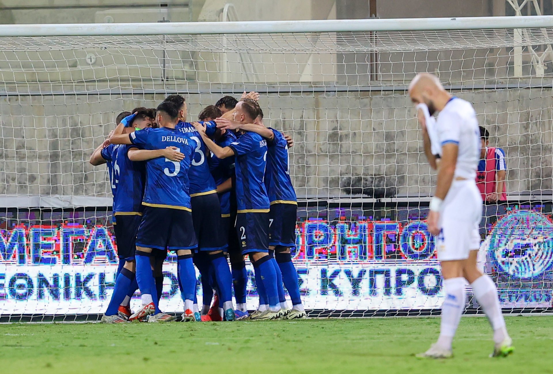 Ethniki Kyprou Anyparkti Kai Apokardiotiki Choris Archi Kai Telos