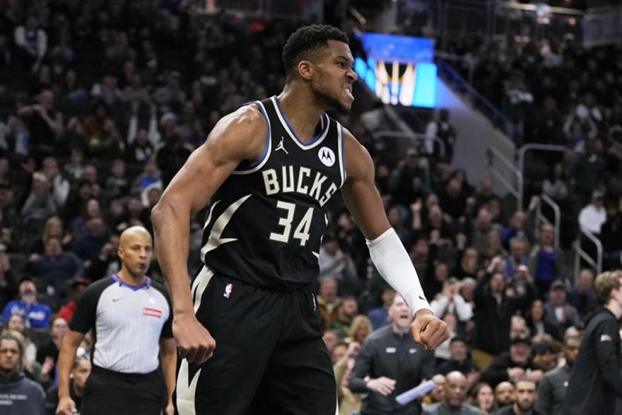 Giannis Bucks Magic 070131