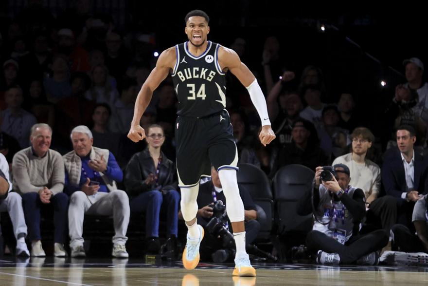 Giannis Hawks 054638
