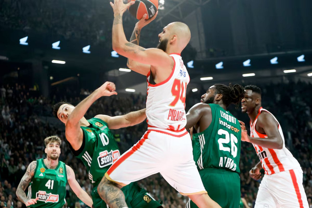Evan Fournier Olympiakos