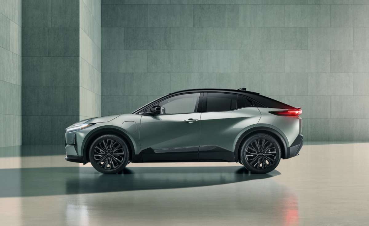 2025 Toyota C Hr+ 3