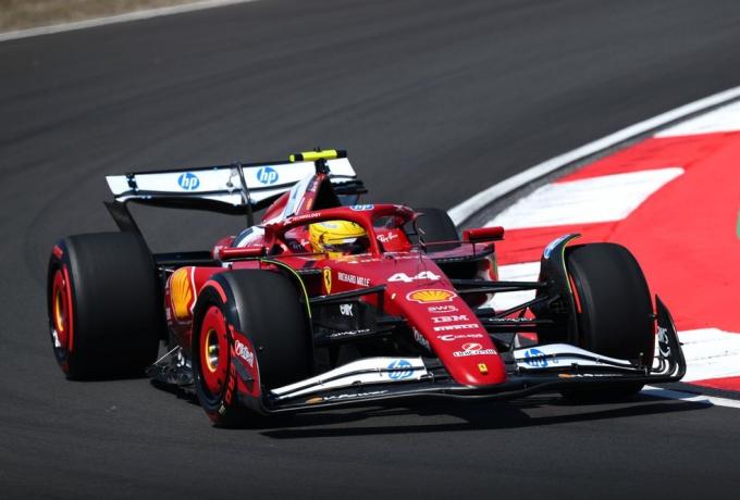 Lewis Hamilton Ferrari[1]