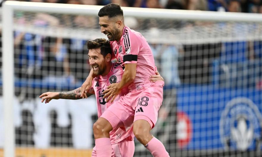 Lionel Messi And Jordi Alba 25 223210