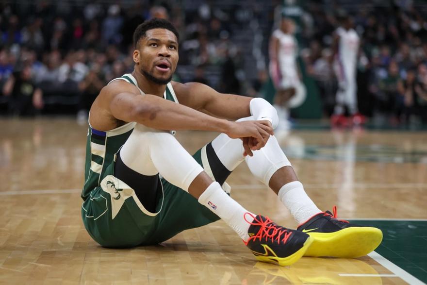 Giannis Antetokounmpo Milwauke 055213