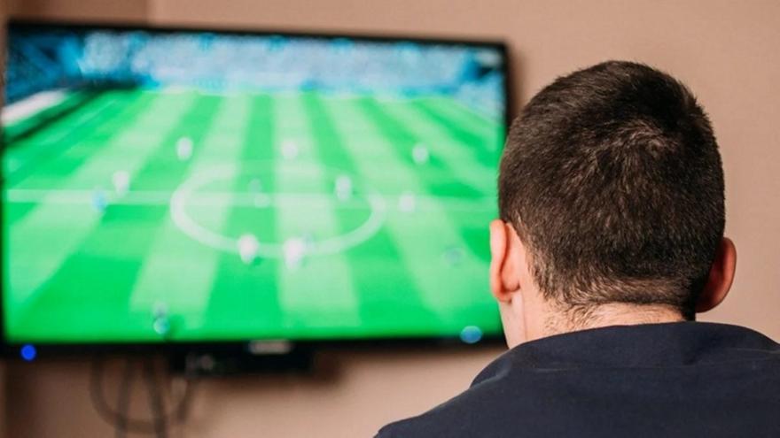 Partita Calcio Tv Istock 87049 175823
