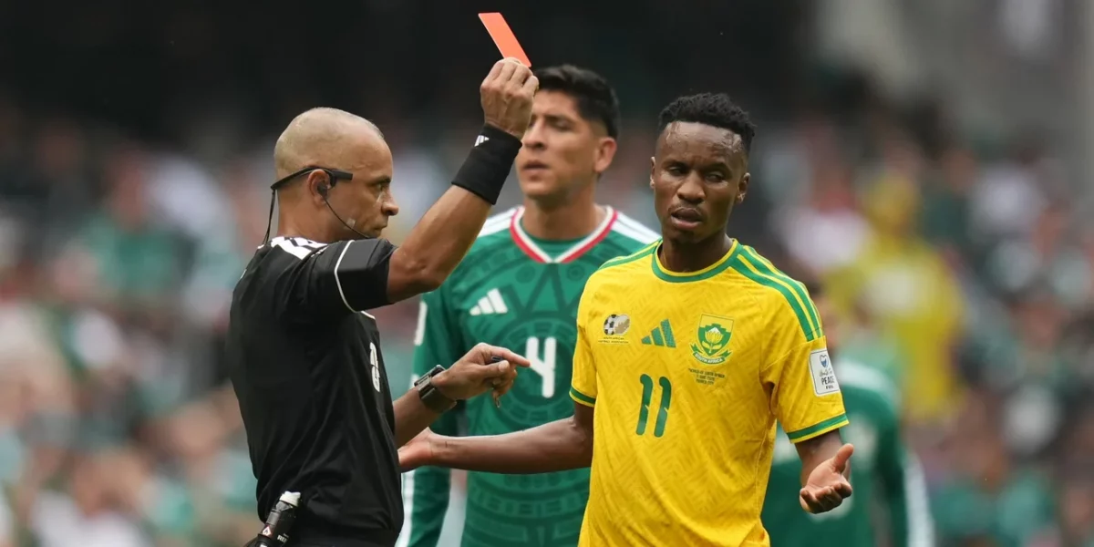 Redcard Mundial Ref.jpg