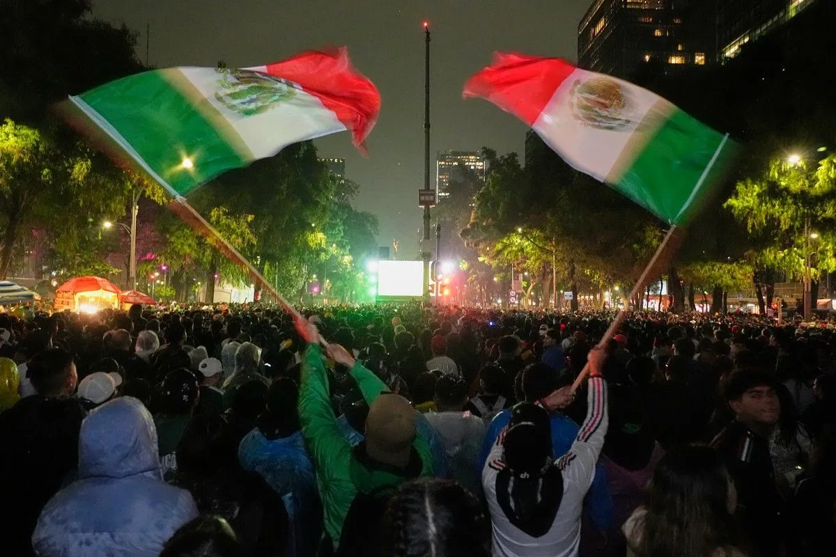 Mexico Fans 1 1200x800