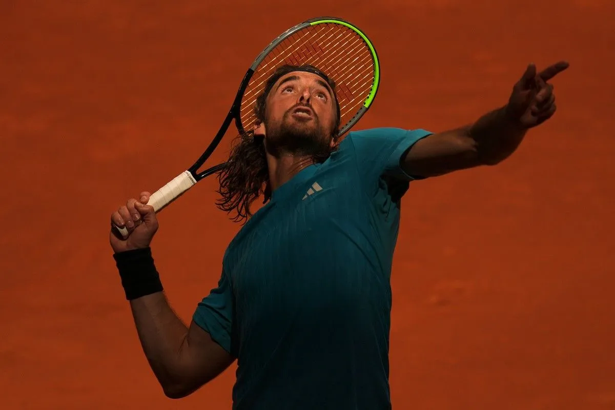 Tsitsipas 2 1200x800