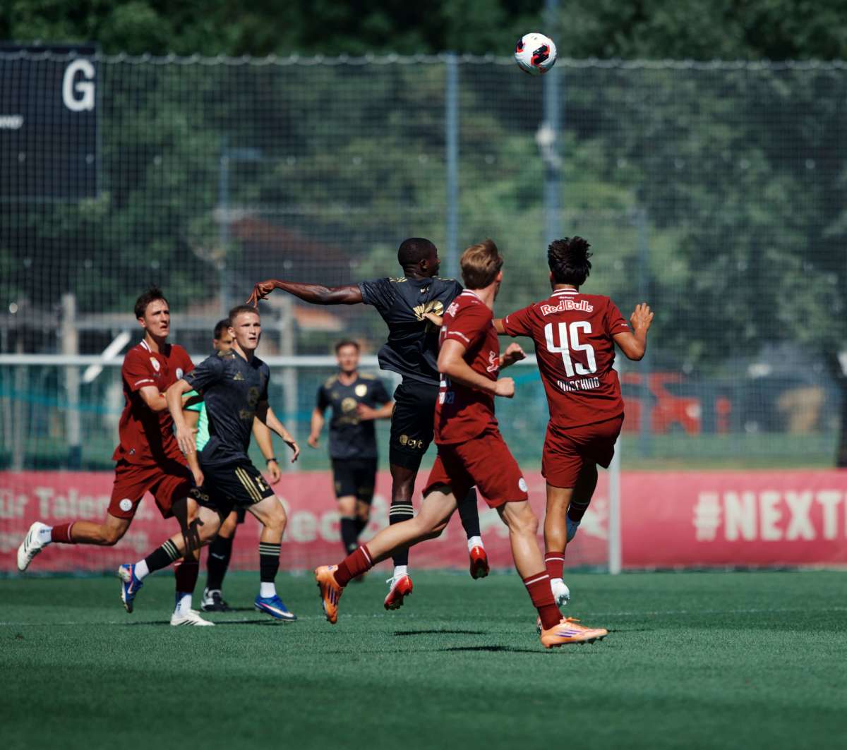 Aris Liefering3